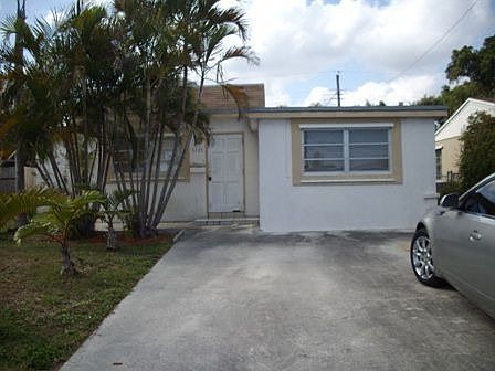 1st image of 5225 NE 4th Ave