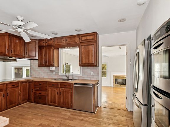 3rd image of 38663 N Linden Ave