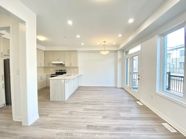 1362 William Halton Pkwy W — Photo 9