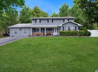 2 Harbor Cir, Centerport, NY 11721