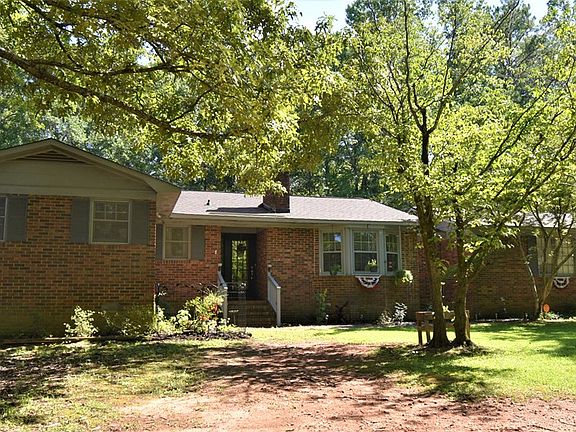 2nd image of 150 Roman Cir