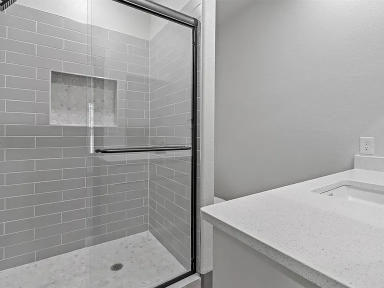 405 W Hull St — Photo 11
