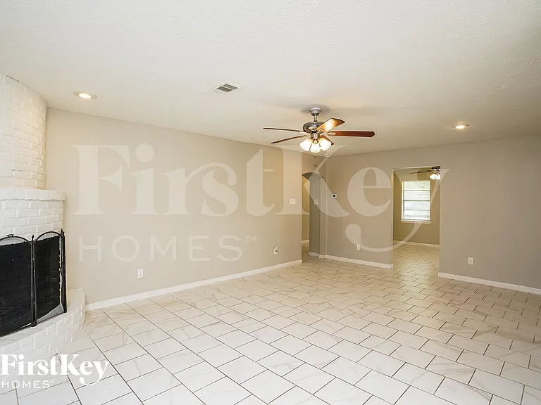 4909 Green Willow Ln — Photo 6