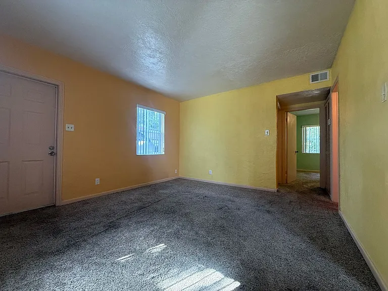 580 Berkshire Rd — Photo 12