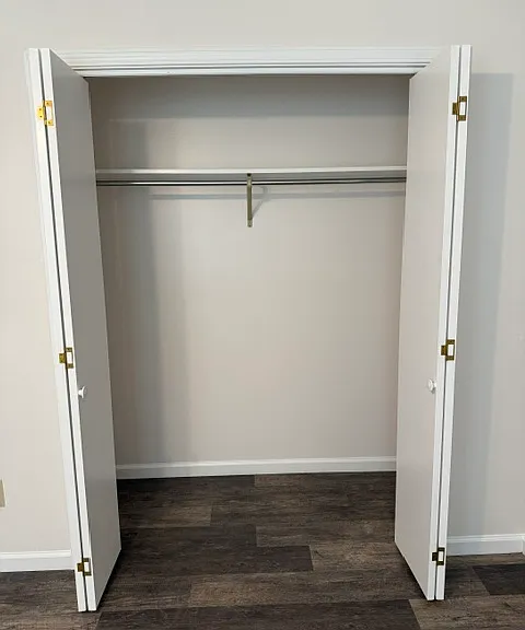 bed room closet