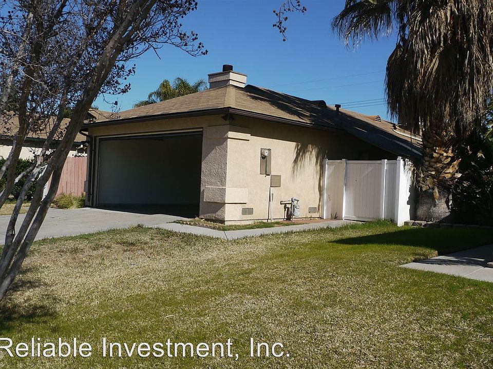 1st image of 2825 N Acacia Ave