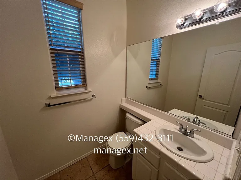 737 W Siena Ln — Photo 7