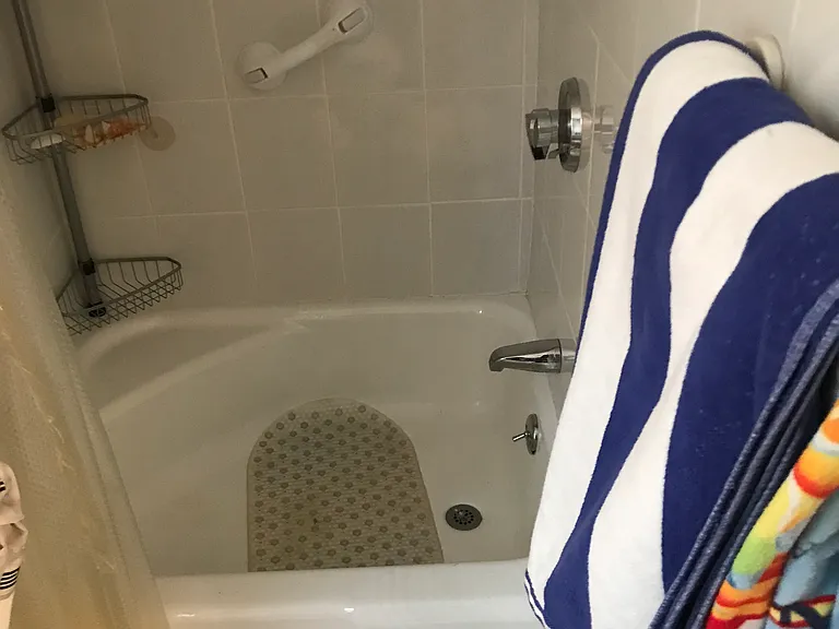10-12 Taunton #1, Somerville full bath