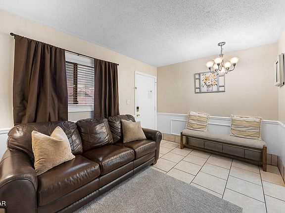 4th image of 685 River Rd #203