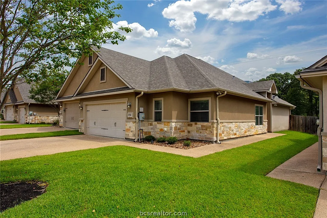 3 bed, 1599 sqft, $1,900 — Photo 2
