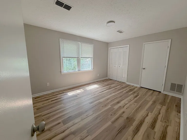 249 Iris Ln — Photo 9