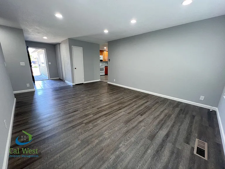 1567 Oriole Ave — Photo 5