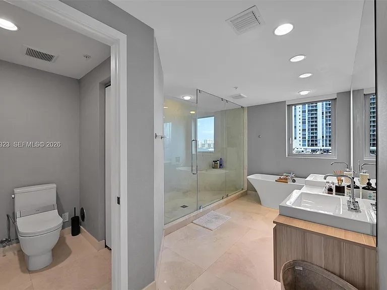 17111 Biscayne Blvd #207 — Photo 16