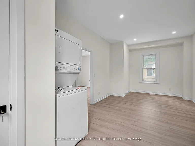 108 Lindsay St S #B — Photo 7