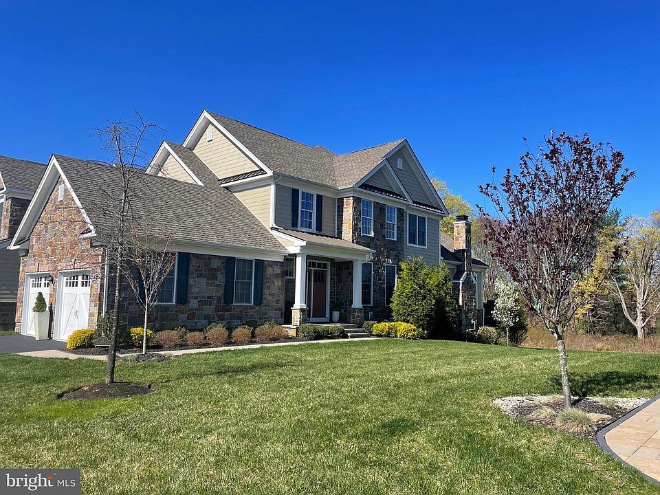 1st image of 23 Stratford Ln #483