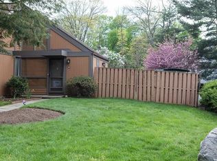 61 Round Hill Rd, Dobbs Ferry, NY 10522