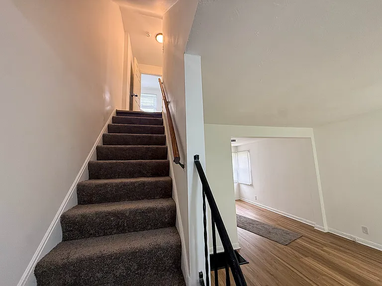 868-870 Wiltshire Rd #868 — Photo 4