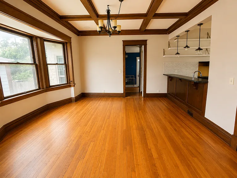 3232 Summit St — Photo 9