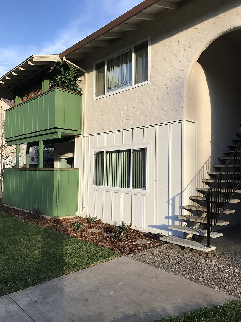 0750 - 50 Cameo Dr — Photo 2
