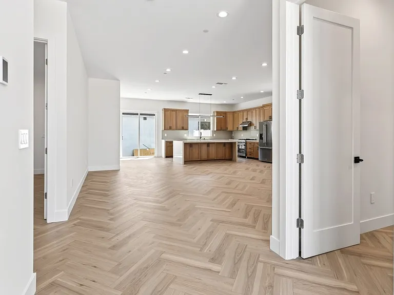 8018 Shadyglade Ave — Photo 13
