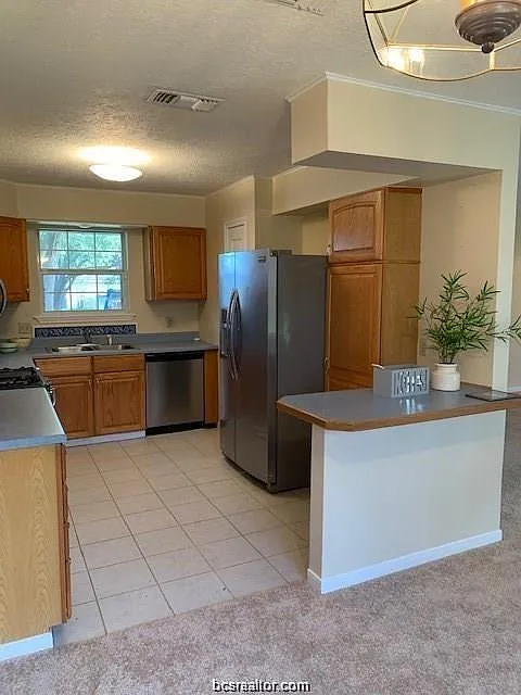 4 bed, 1226 sqft, $2,900 — Photo 3