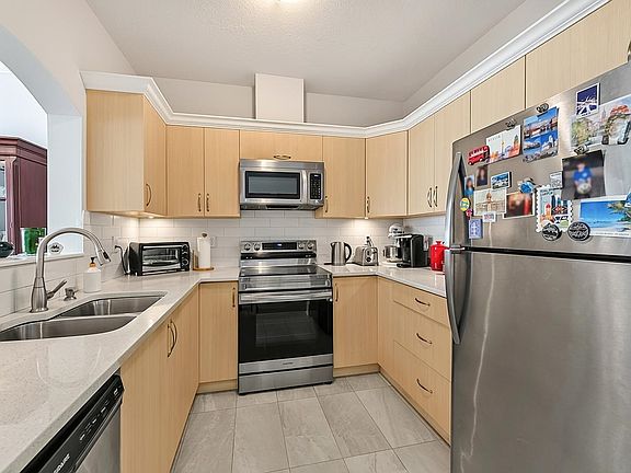 3rd image of 2985 Princess Cres #405