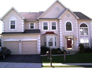 22 Oxford Dr, Morgantown, PA 19543