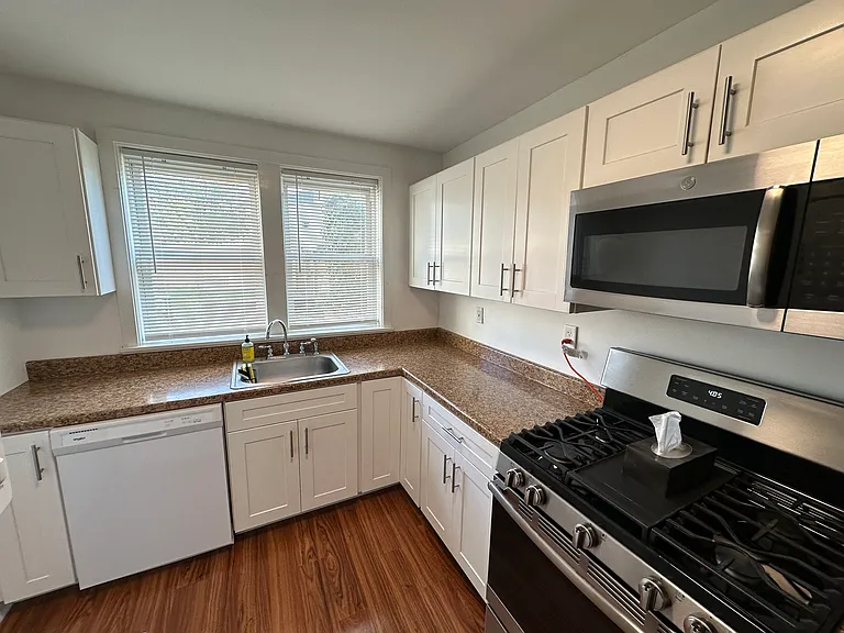 310 E Miner St — Photo 1