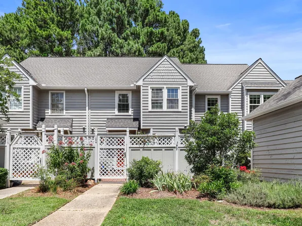 104 Lakewater Dr, Cary, NC 27511