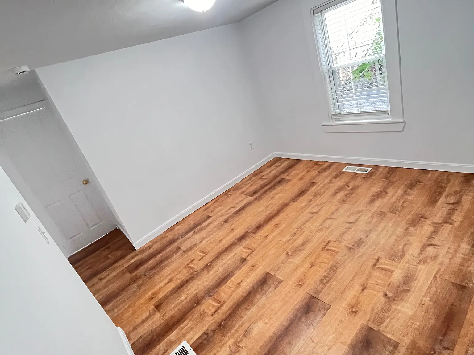 8 Cherry St — Photo 3