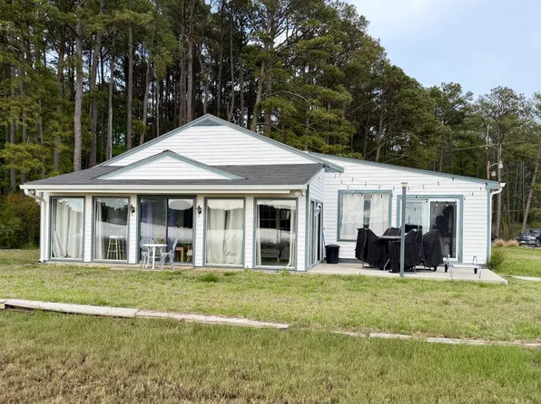 350 Little Oyster Ln, White Stone, VA 22578