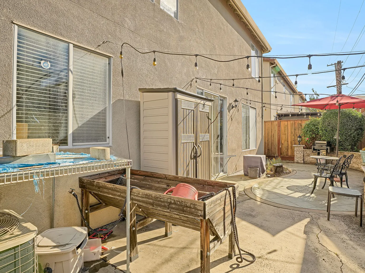 4 bed, 2.5 bath, 2291 sqft, $4,900 — Photo 2