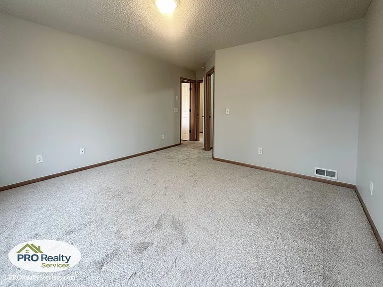 17190 Monroe St NW — Photo 7