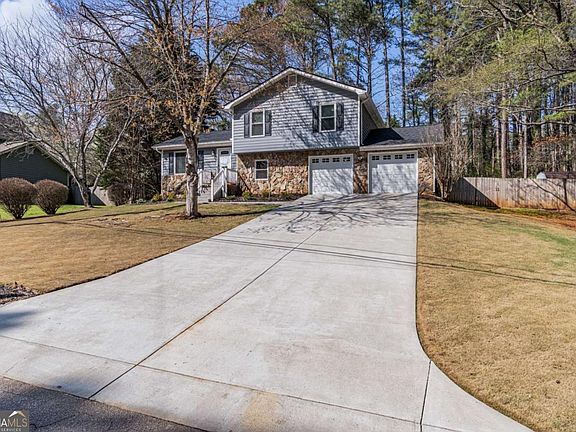 3rd image of 427 Arbour Run