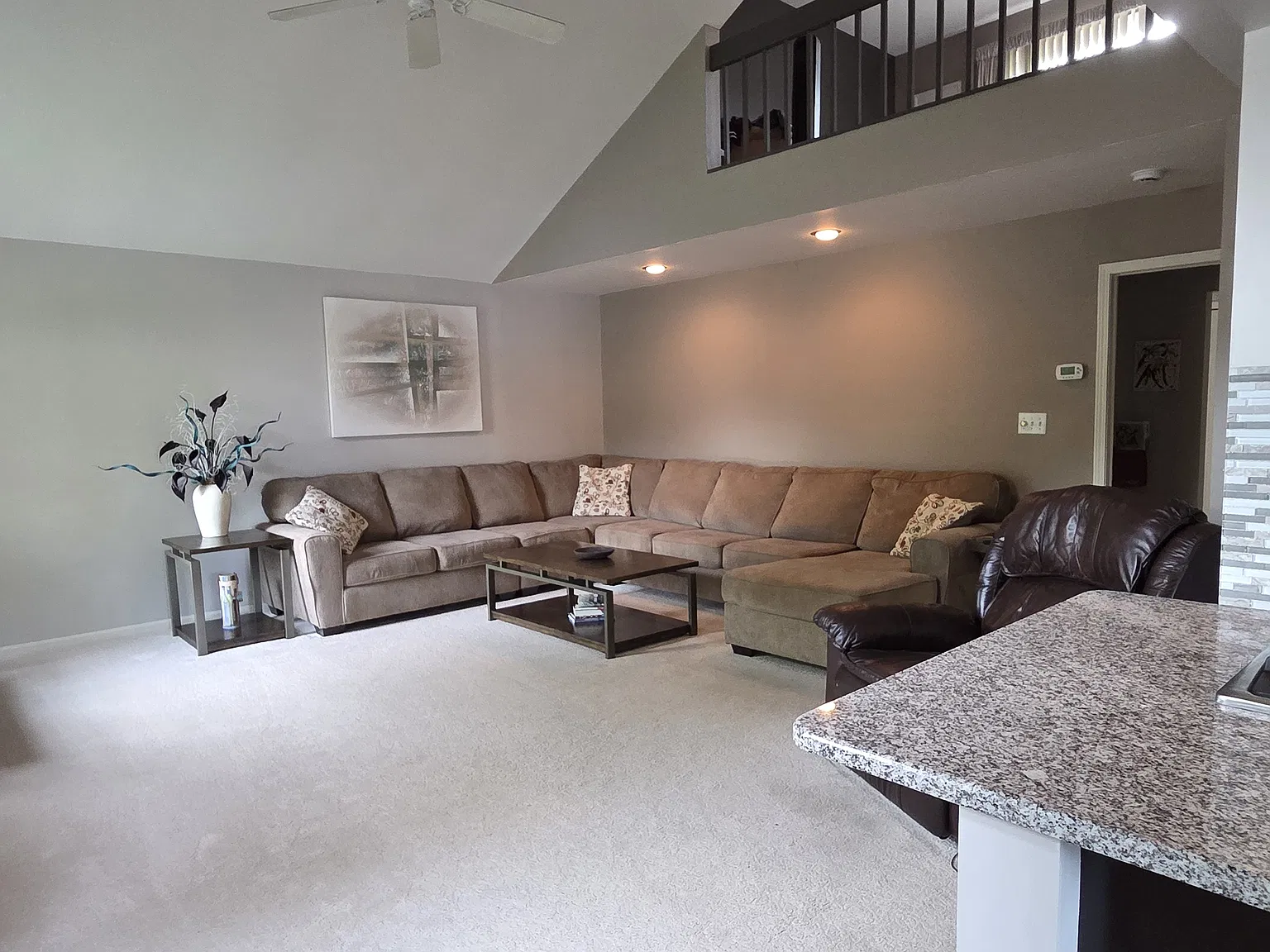 3 bed, 1896 sqft, $3,600 — Photo 2
