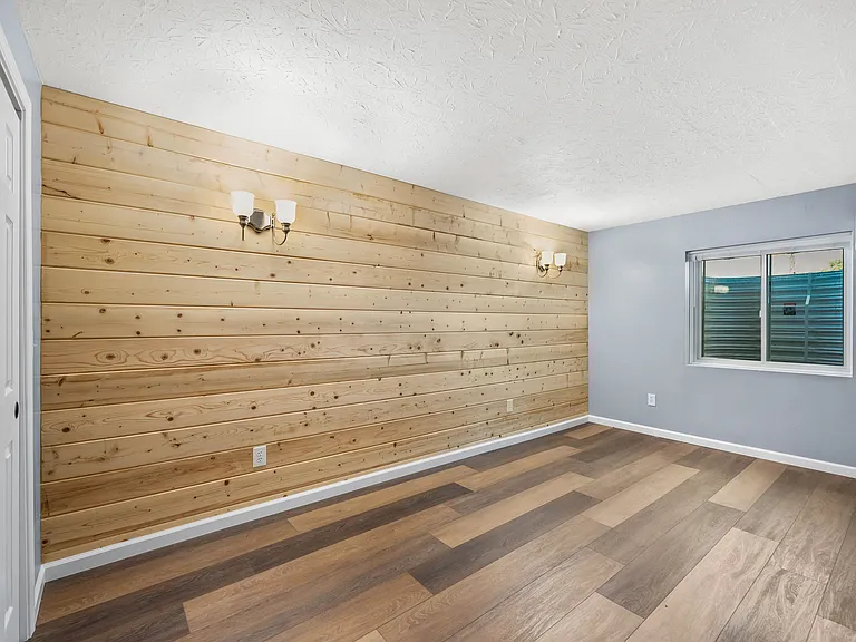 Cedar Dr — Photo 17