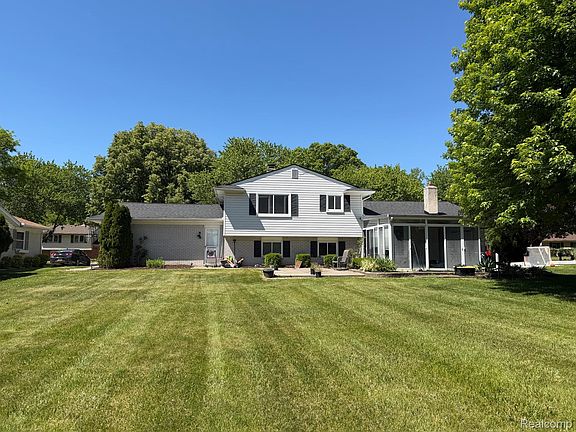 3rd image of 6366 Walker Dr