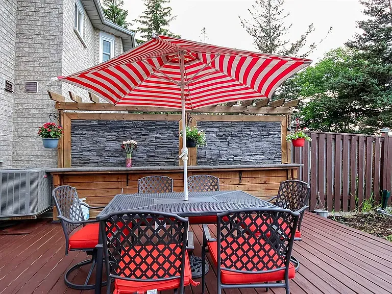 74 Fountainbridge Dr — Photo 18
