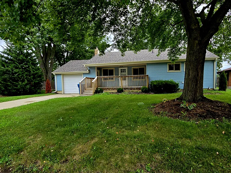 906 W Walnut St — Photo 1