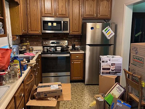 3rd image of 5915 Prince George Dr #323