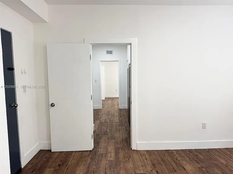 321 SW 9th Ave #4 — Photo 3