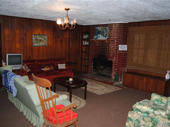 3rd image of 475 Lakeview Circle Dr