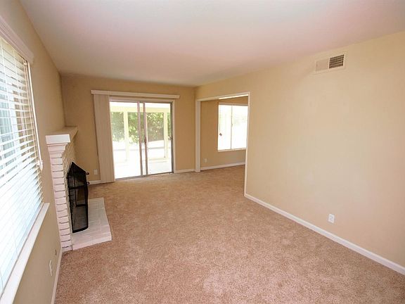 4th image of 6048 Parkoaks Dr