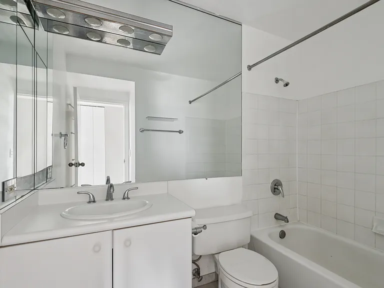 1212 N Lasalle St #2410 — Photo 4