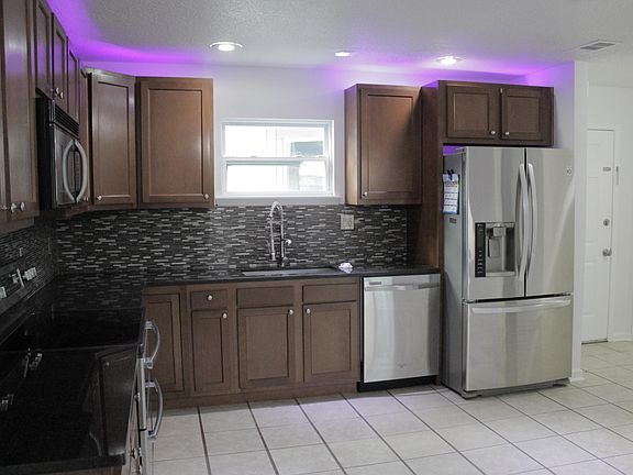 5th image of 8808 Townsquare Dr S