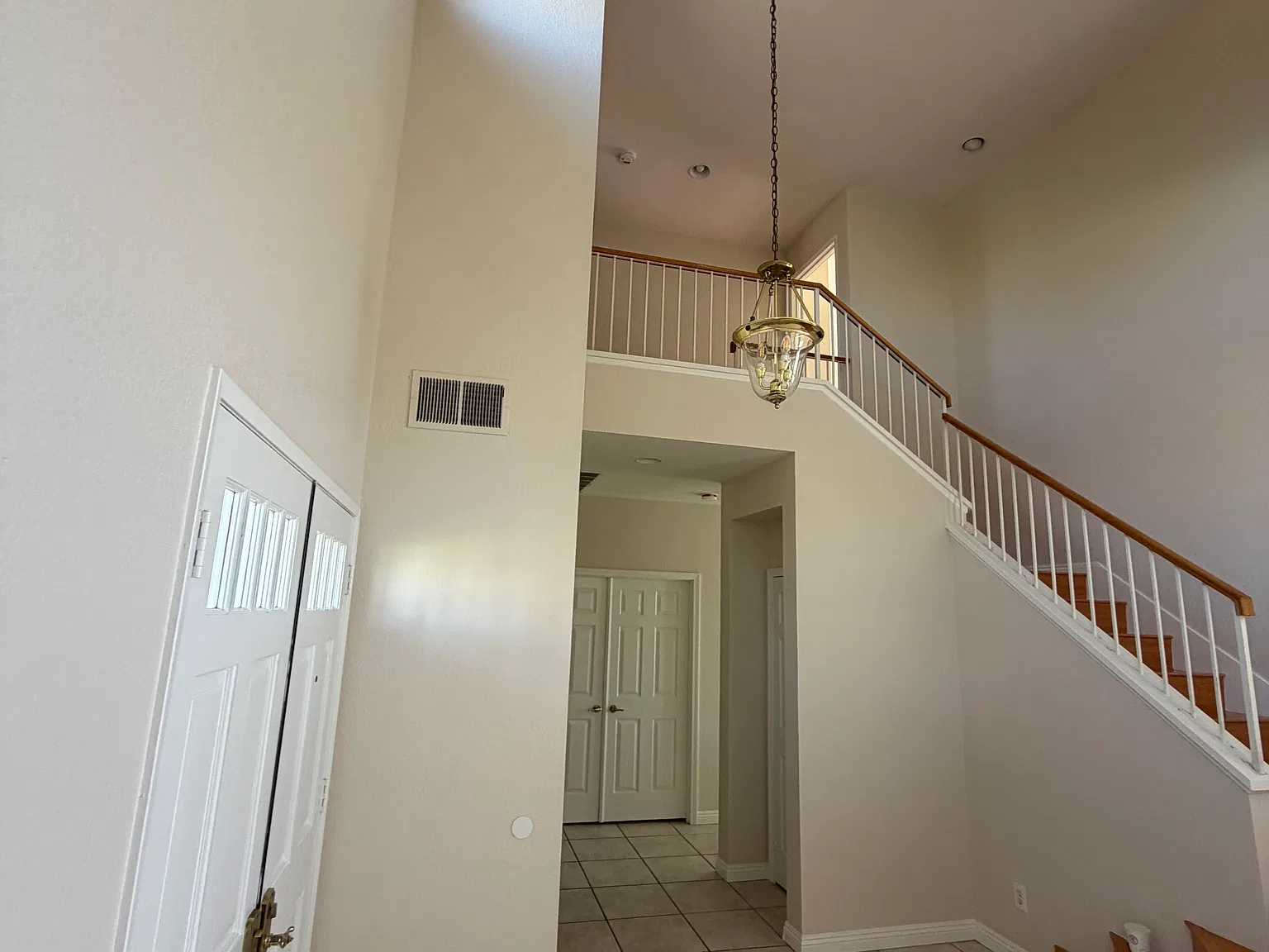 4 bed, 1974 sqft, $3,200 — Photo 4