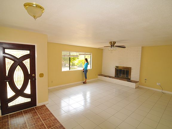 Spacious living gasfireplace