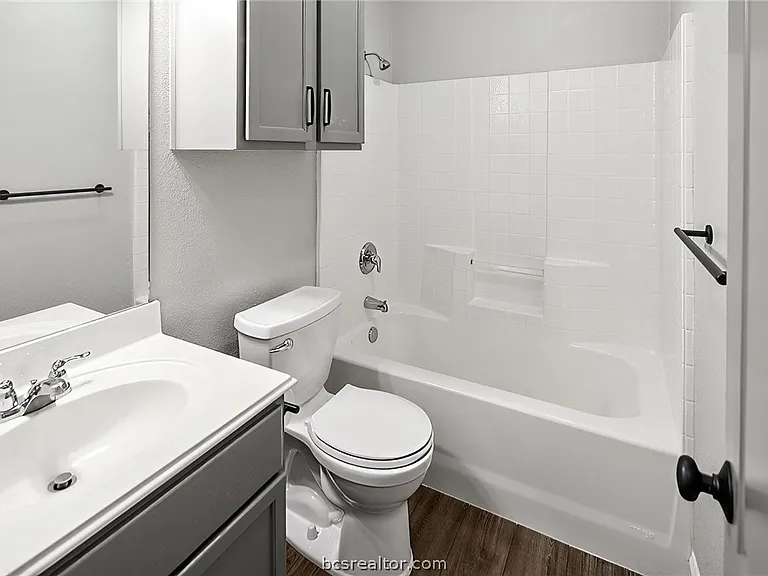916 Crested Point Dr — Photo 18