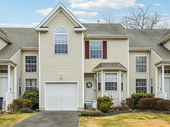 32 Cranberry Circle, Medford, NY 11763