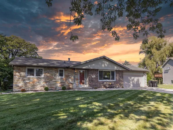 512 Dennis Dr, Deforest, WI 53532